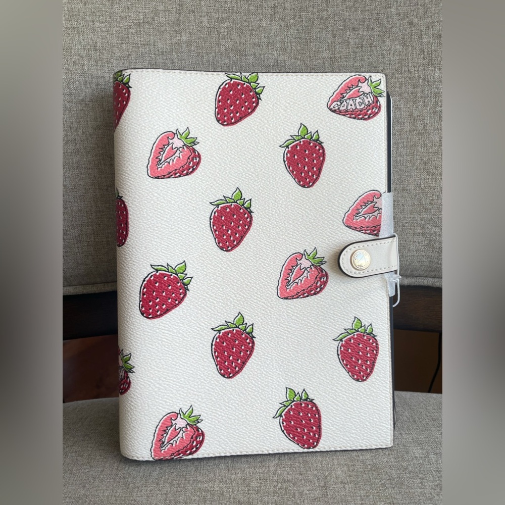 NWT！COACH NOTEBOOK WITH STRAWBERRY PRINT (COACH CAO44) fast shipping
